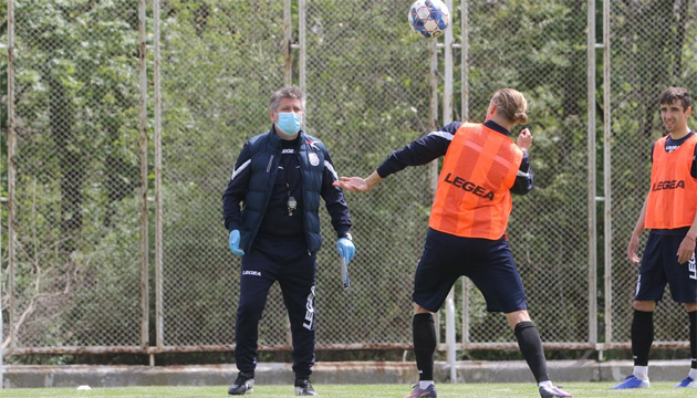 Chornomorets holds first training session with new coach