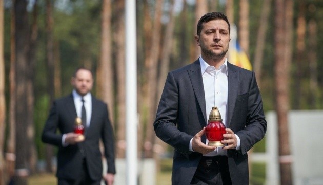 Зеленський вшанував пам'ять жертв політичних репресій
