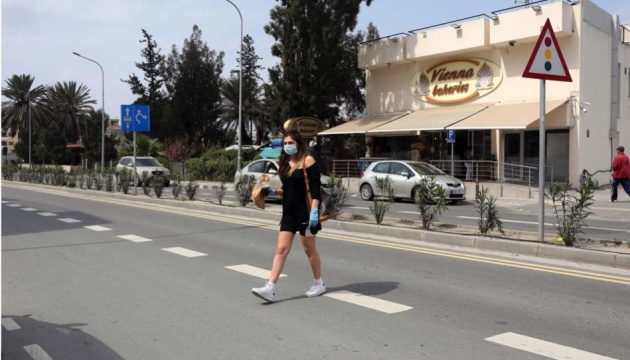 Кіпр послаблює карантин: відкривають ресторани та перукарні