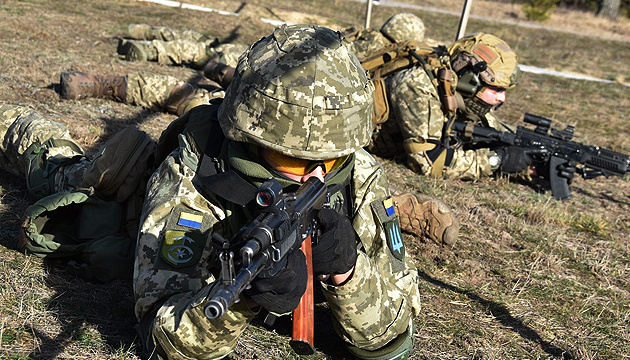 Invaders fire at Ukrainian positions near Starohnativka; one soldier wounded