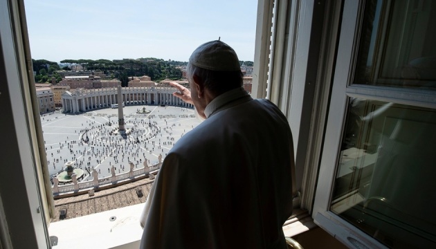 Папа Римський прочитав першу після карантину молитву на площі Святого Петра