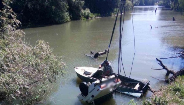 На Одещині авто з рибалками з'їхало в річку: загинули двоє чоловіків