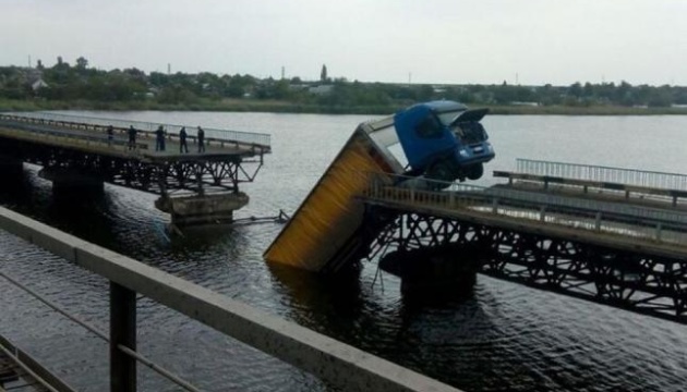 Укравтодор обіцяє понтонну переправу біля мосту, який обвалився на Дніпропетровщині