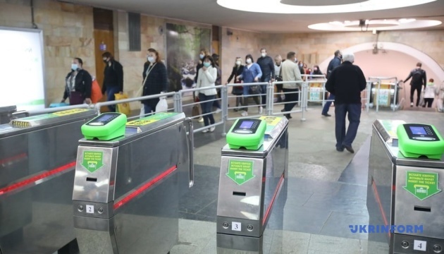 Послаблення карантину в Харкові: пасажирів у метро поменшало вдвічі