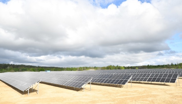 In der Region Riwne Bau leistungsstarken Solarkraftwerkes