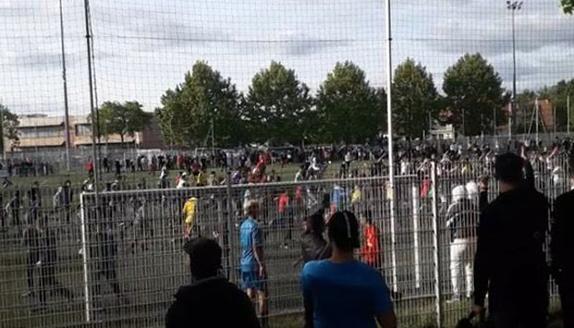 У Франції покарають футбольних фанів, які під час карантину зібралися на стадіоні