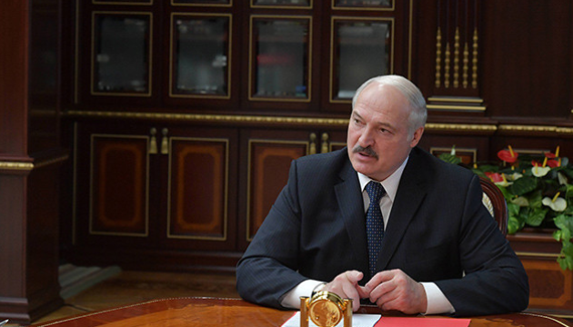 Лукашенко запевняє, що не каратиме журналістів за правду про COVID-19