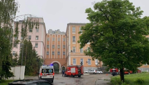 У Києві ліквідували пожежу в Олександрівській лікарні