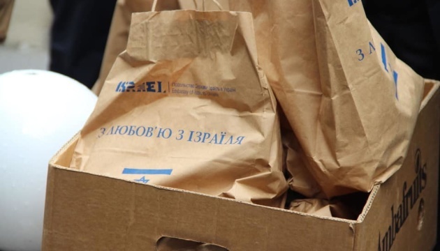 Israeli ambassador delivers food packages to Zhytomyr residents