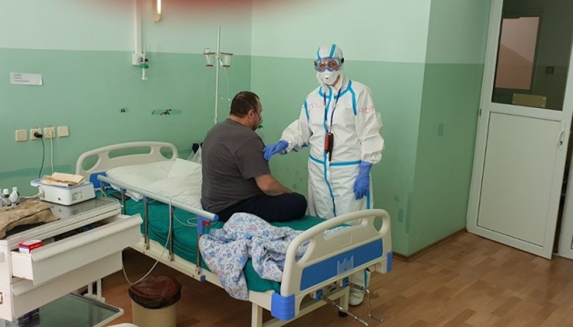 Лікар Федорова: Тонною паперів вірус не побореш – він читати не вміє