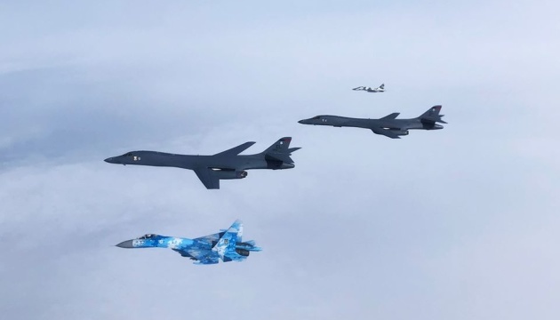 Bombarderos estratégicos estadounidenses sobrevuelan Ucrania