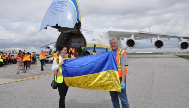Українська “Мрія” втретє доставила до Канади медичне спорядження