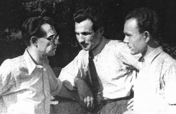 зліва направо - Мирослав Скала-Старицький, Мирослав Антонович і, напевне, Романд Новосад, Відень, 1942 р. 1