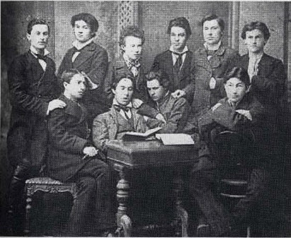 «реалісти», крайній  правруч - Олександр Тарковський (стоїть), третій зліва - Эвген Чикаленко (сидить), 1881 р.
