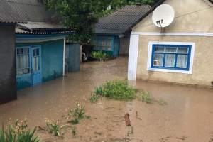Hochwasser: Regierungschef Schmygal und Innenminister Awakow überfliegen betroffene Gebiete