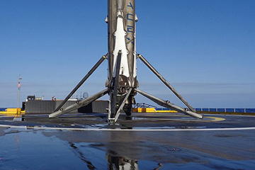 Перший ступінь ракети Falcon 9 успішно посадили у Флориді