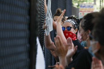 Меган Маркл прокомментировала протесты из-за смерти афроамериканца Флойда