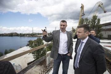 Кличко показав, як будують Подільсько-Воскресенський міст