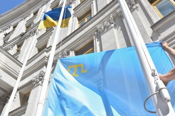 Кулеба, Чубаров і Джемілєв підняли кримськотатарський прапор біля будівлі МЗС