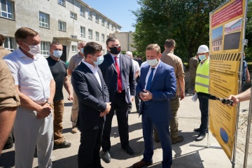 Президент ознакомился с капремонтом учебного комплекса на Херсонщине
