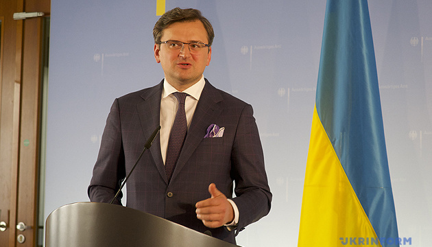 Кулеба прокоментував лист Козака: Україна уважно спостерігає за подальшими діями РФ