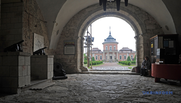 Замки Львівщини почали приймати відвідувачів
