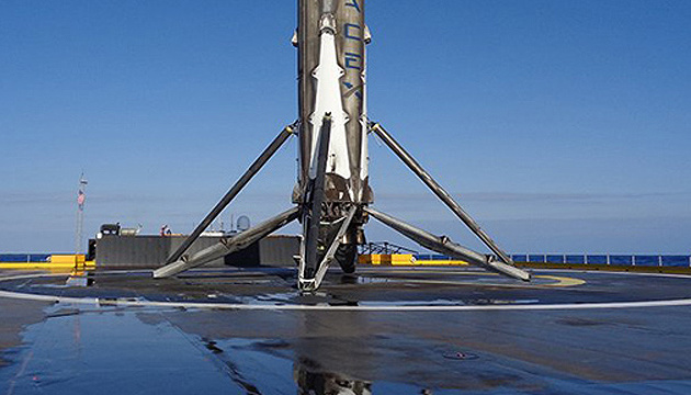 Перший ступінь ракети Falcon 9 успішно посадили у Флориді