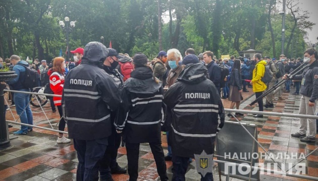 Поліція посилила заходи безпеки в Києві та ще 11 регіонах