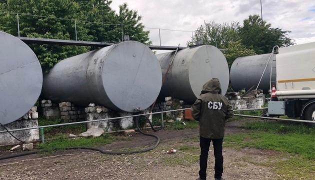 СБУ блокувала виробництво контрафактного пального на Буковині