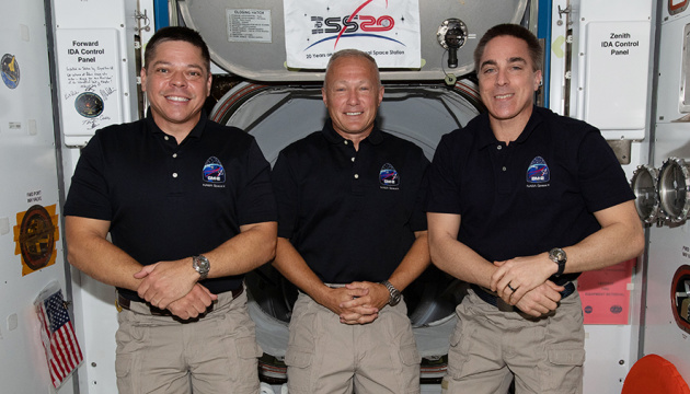 У NASA розповіли, чим займалися астронавти Crew Dragon у перший тиждень на МКС
