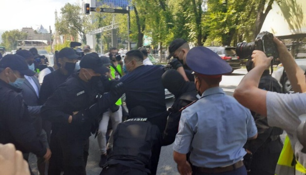 У Казахстані почалися арешти на мітингах опозиції