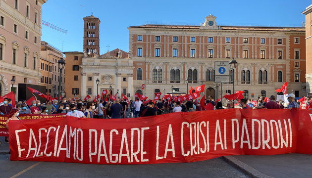 У Римі – протест через коронавірус, поліція застосовує сльозогін