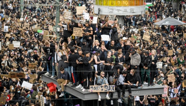 У Берліні затримали 93 учасників антирасистського протесту