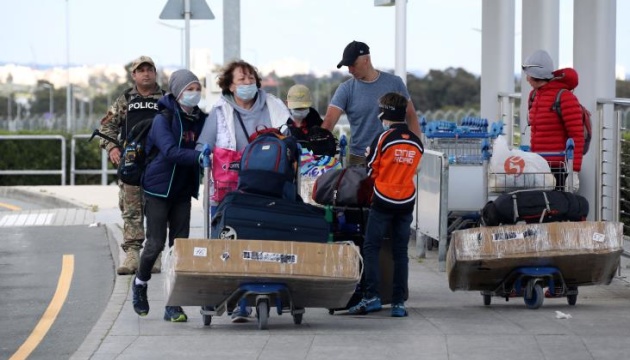 Кіпр відкриває аеропорти, ресторани та кінотеатри після карантину