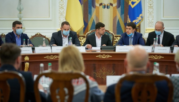Jak Ukraińcy oceniają działalność Zełenskiego, deputowanych i Rządu

