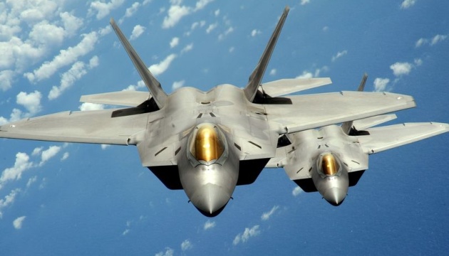 Штати перекидають до Польщі шість винищувачів п’ятого покоління F-22