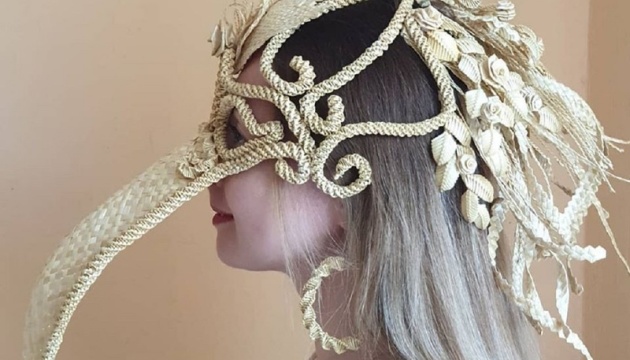 Солом'яні маски українки принесли їй перемогу в американському фестивалі