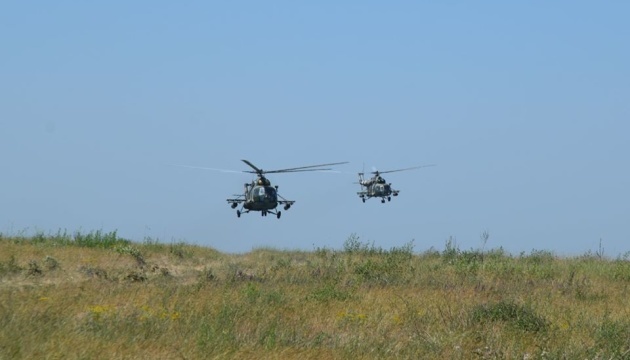 Helicópteros, artillería, fuego real: Ejercicios militares a gran escala realizados en la región de Donetsk 