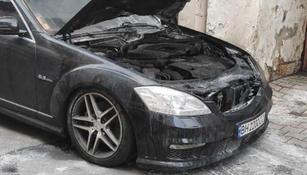 В Одесі підпалили авто голові Вищої ревізійної комісії адвокатури