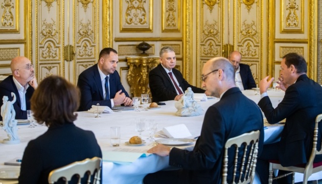 イェルマーク大統領府長官ら、パリにて仏側とミンスク・プロセスを協議