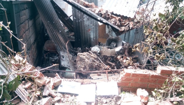 Окупанти з мінометів зруйнували житловий будинок у Широкиному