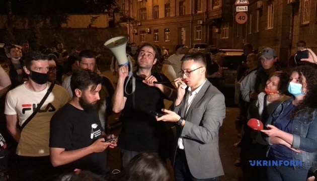 Стерненко з активістами провели акцію під будинком Венедіктової