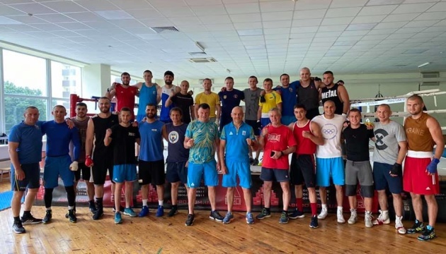 Збірні України з боксу поновили тренування