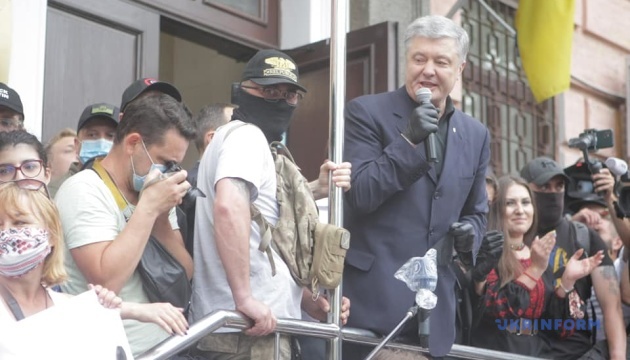 Суд відклав обрання запобіжного заходу Порошенку на 1 липня