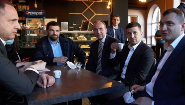 Кава у Хмельницькому: місцевий суд не зміг оштрафувати Зеленського