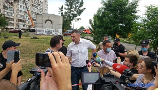 Доля трьох людей після вибуху багатоповерхівки у Києві досі невідома – Кличко
