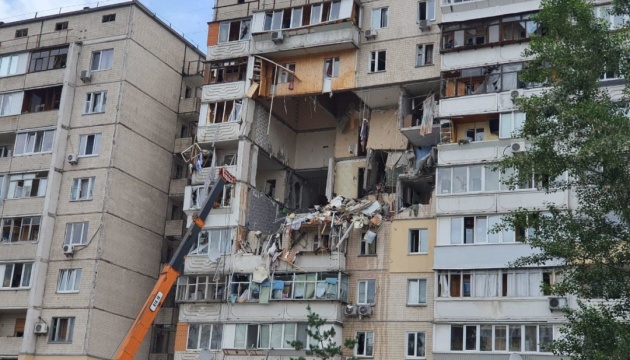 Тіло загиблої від вибуху у київській багатоповерхівці ще під завалами - ДСНС