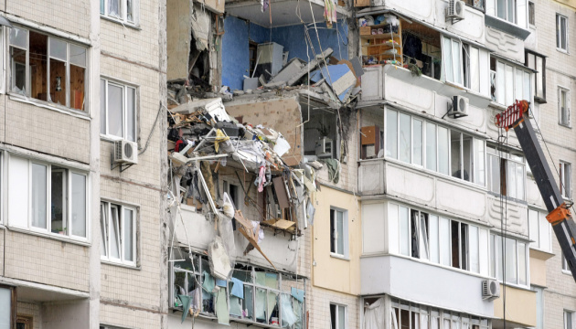 Вибух на Позняках: у рятувальників - етап 