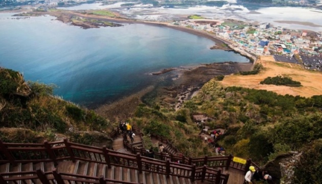 Південнокорейський острів вимагатиме компенсації від туриста з COVID-19