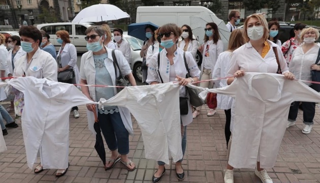 À Kyiv, les médecins exigent aux autorités  de reprendre le financement des établissements de santé